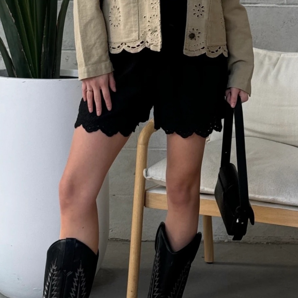 DEX EYELET EMBROIDERED PULL ON SHORTS
